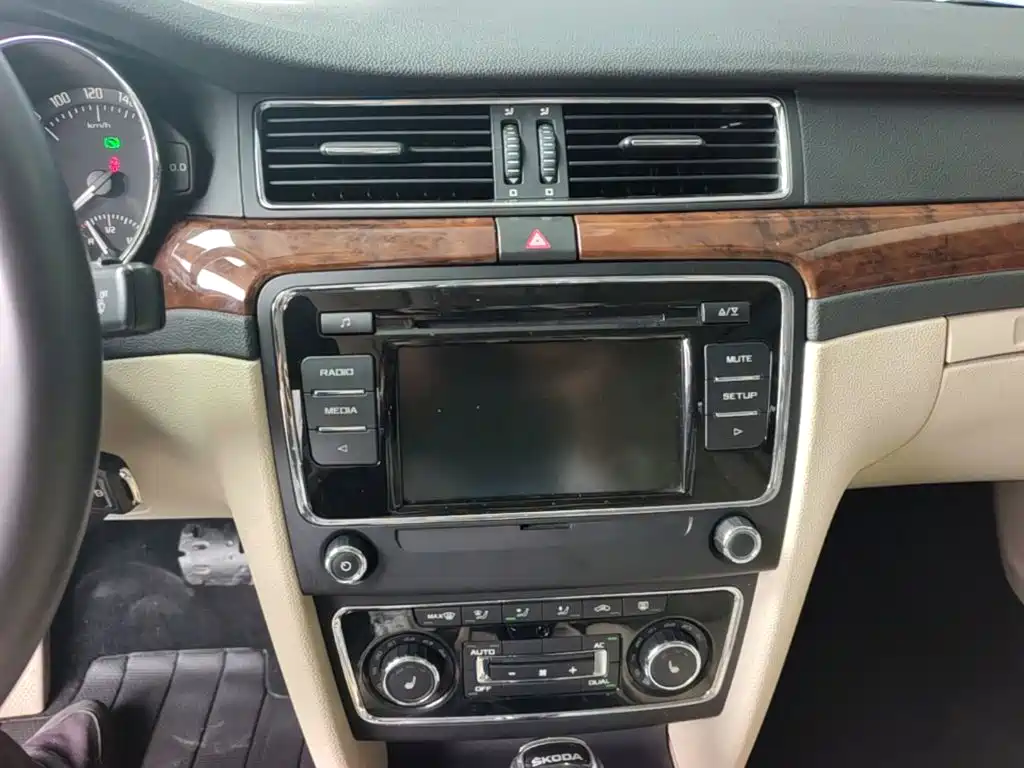 Skoda Superb — миниатюра 13