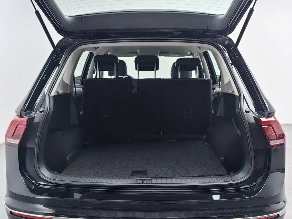 Volkswagen Tiguan L — миниатюра 16