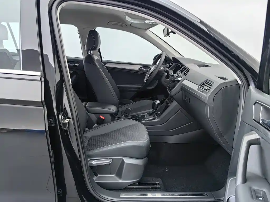 Volkswagen Tiguan L — миниатюра 23