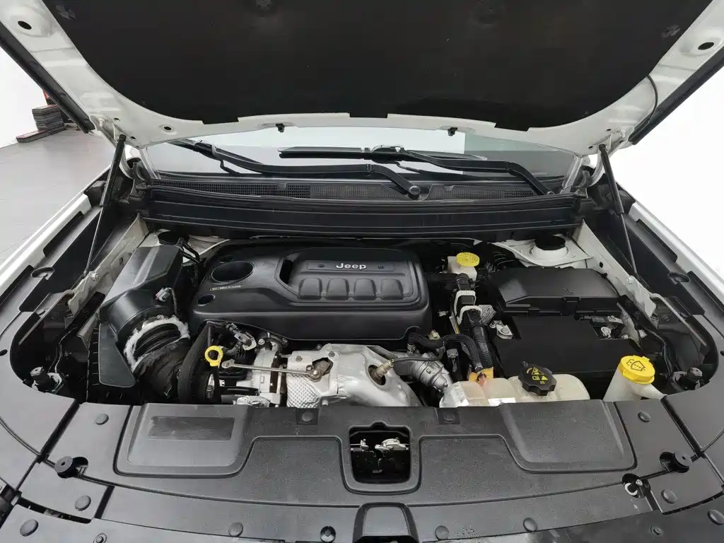 Jeep Commander — миниатюра 6