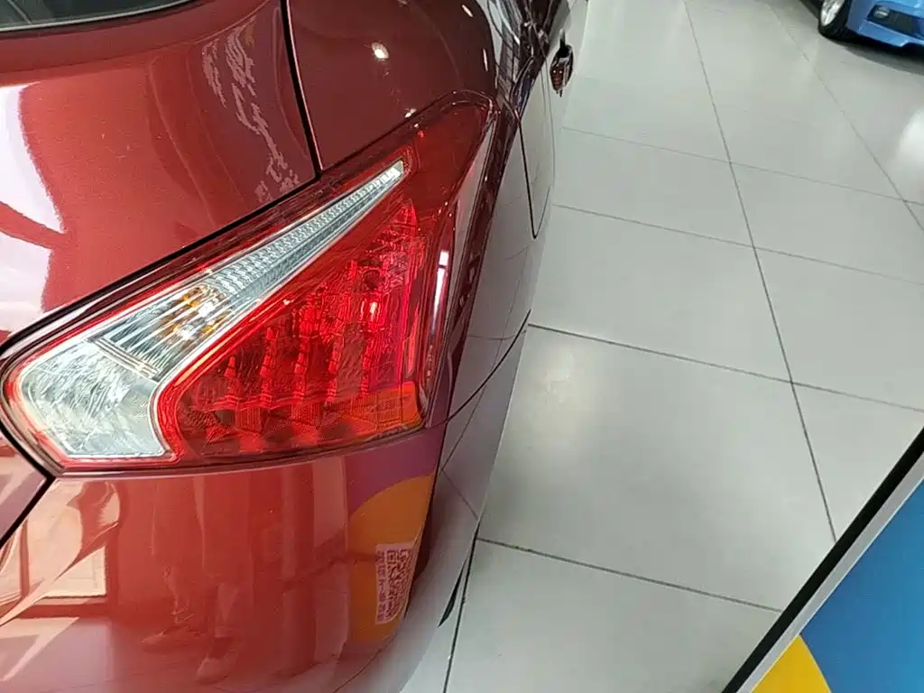 Nissan Tiida — миниатюра 8