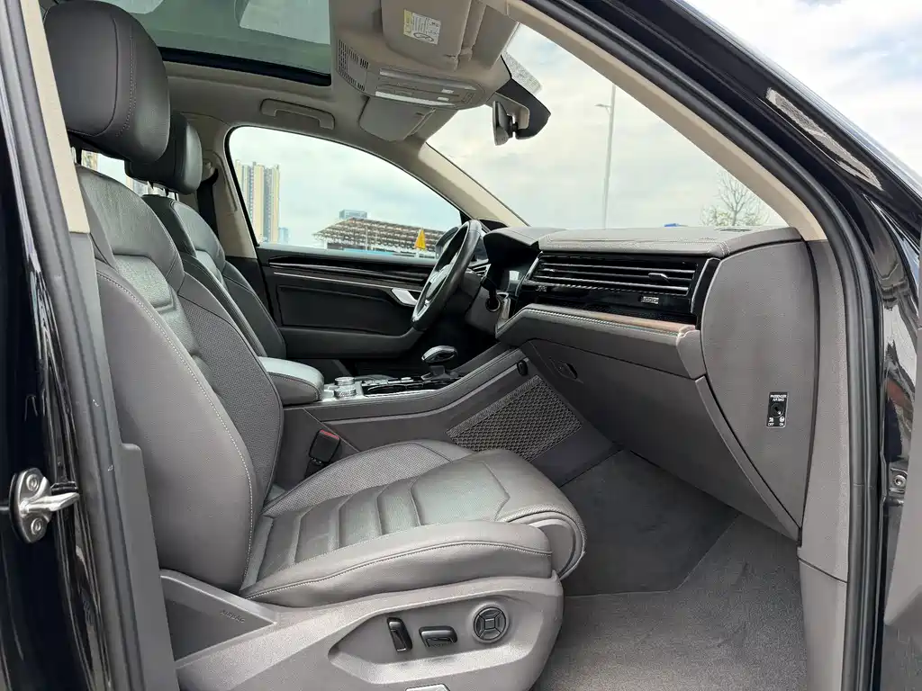 Volkswagen Touareg — миниатюра 12