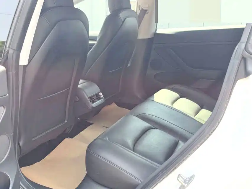 Tesla Model 3 — миниатюра 7
