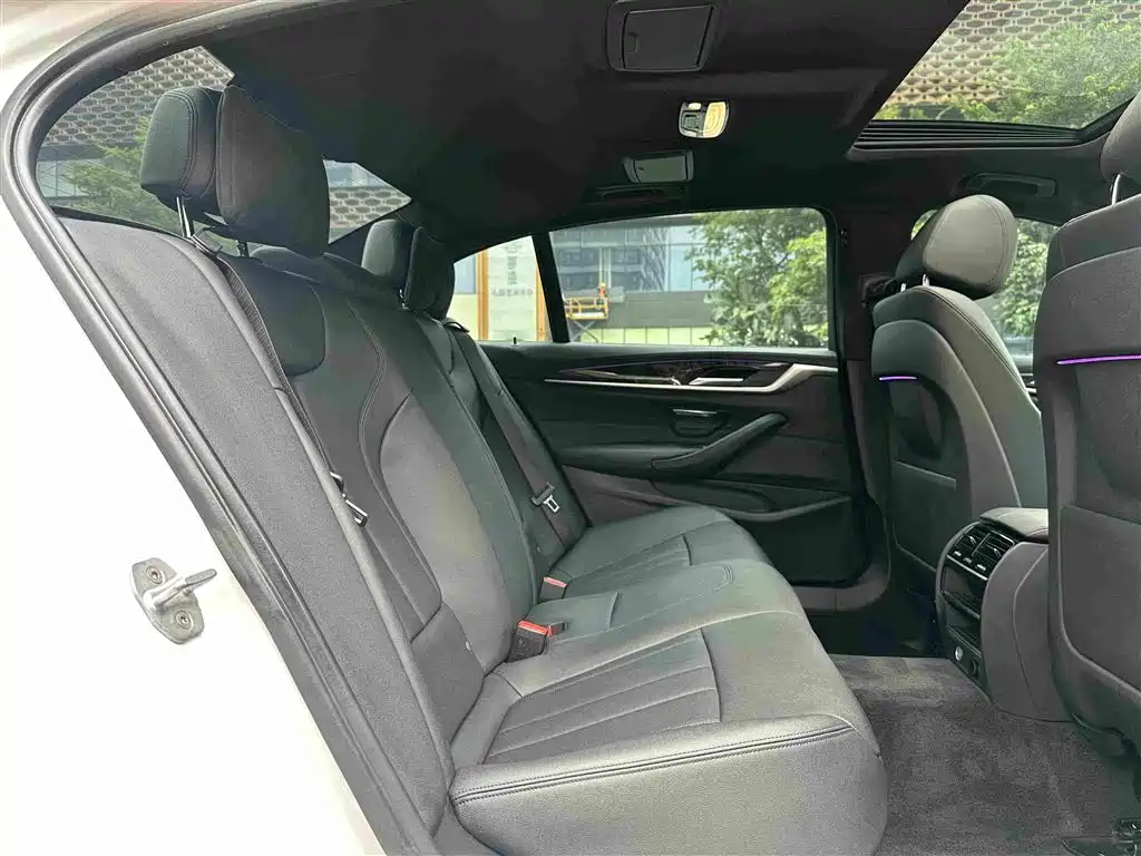 BMW 5 Series — миниатюра 19