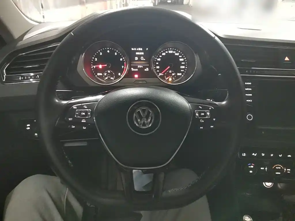 Volkswagen Tiguan L — миниатюра 11