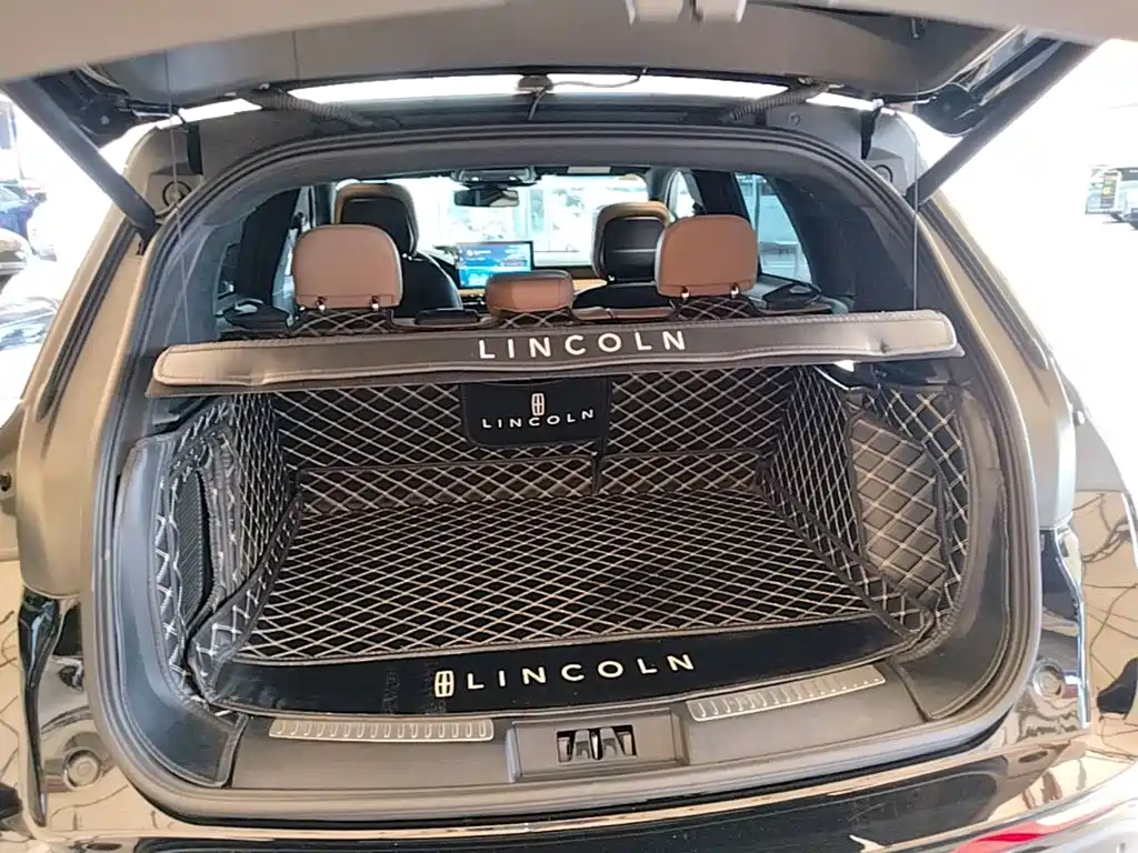 Lincoln Corsair — миниатюра 19