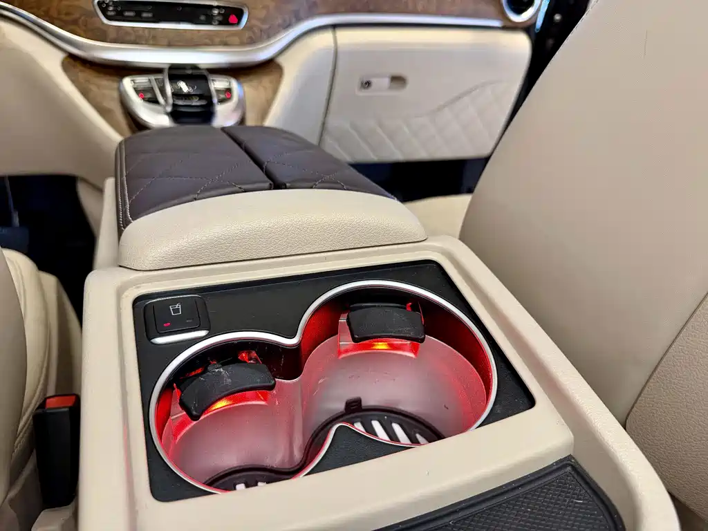 Mercedes-Benz V-Class — миниатюра 13