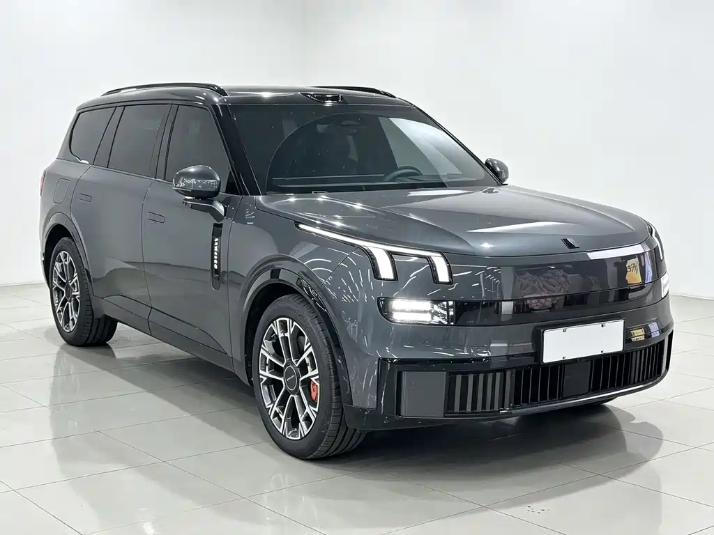 Lynk & Co 900