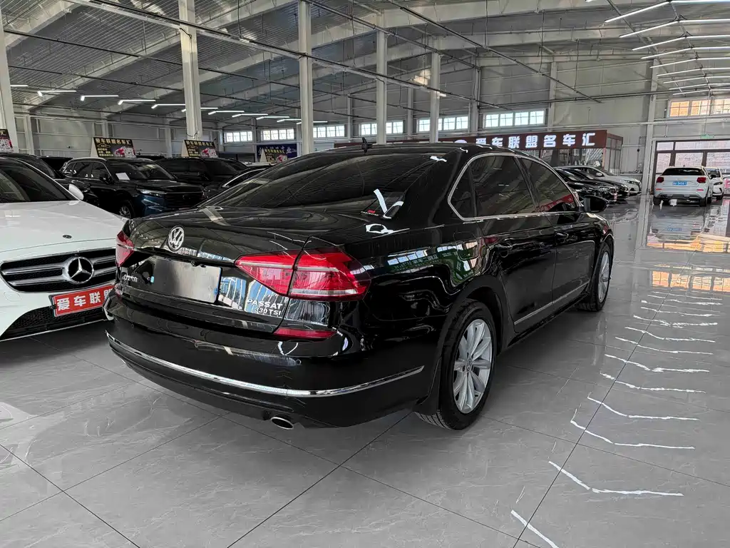 VOLKSWAGEN PASSAT