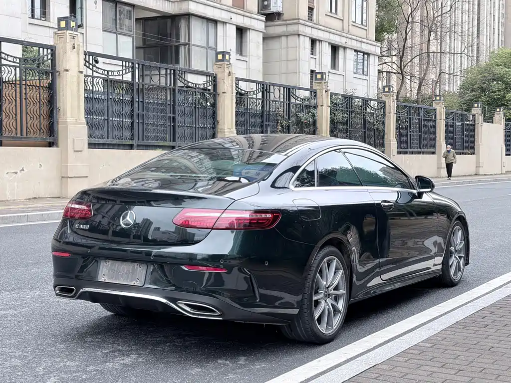 MERCEDES-BENZ E CLASS