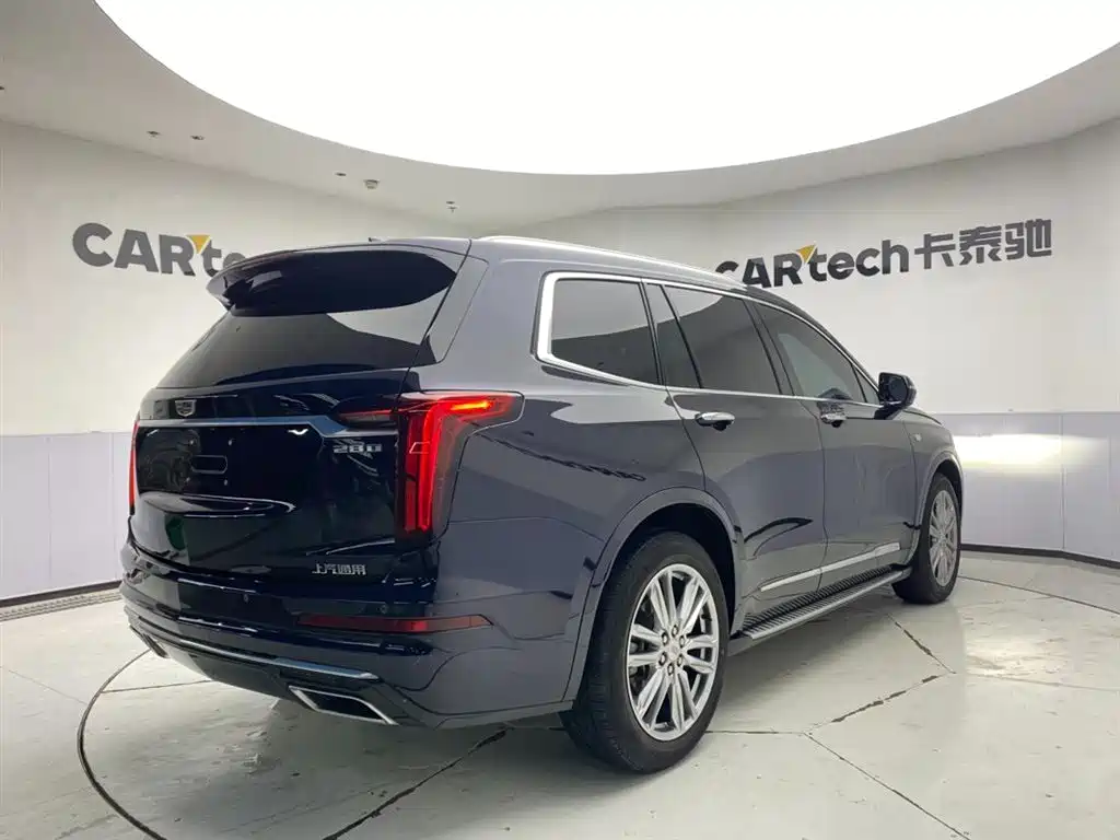 CADILLAC XT6