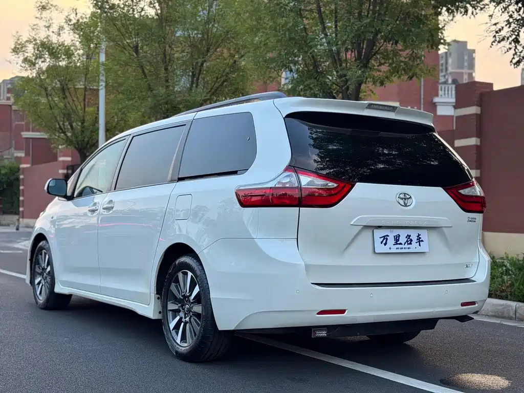 Toyota Sienna — миниатюра 25