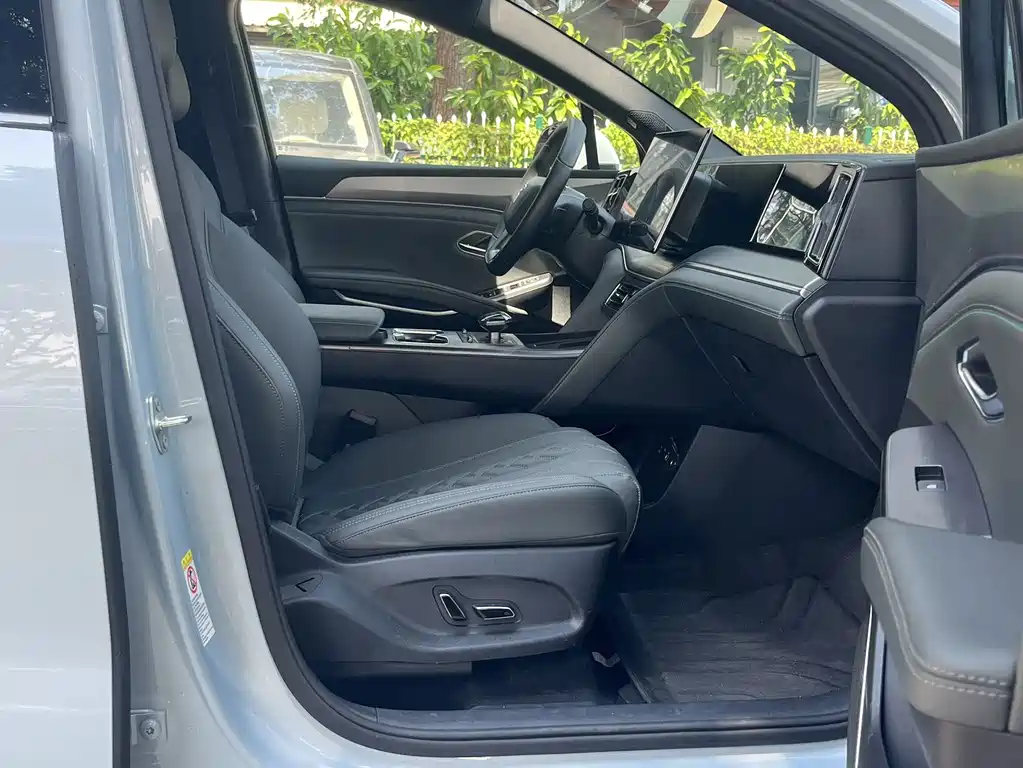 BYD L DM-i — миниатюра 8