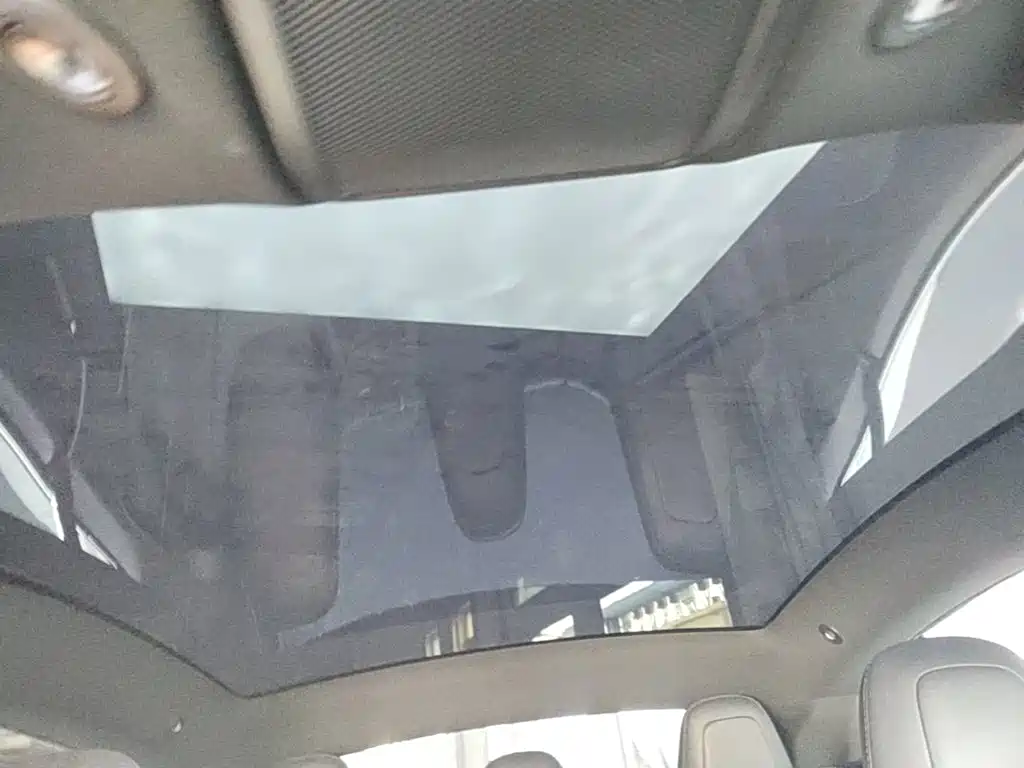 Tesla Model S — миниатюра 18