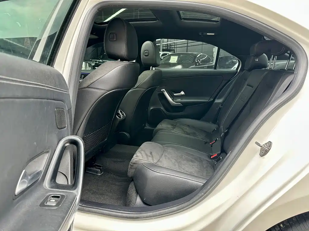 Mercedes-Benz A-Class — миниатюра 7