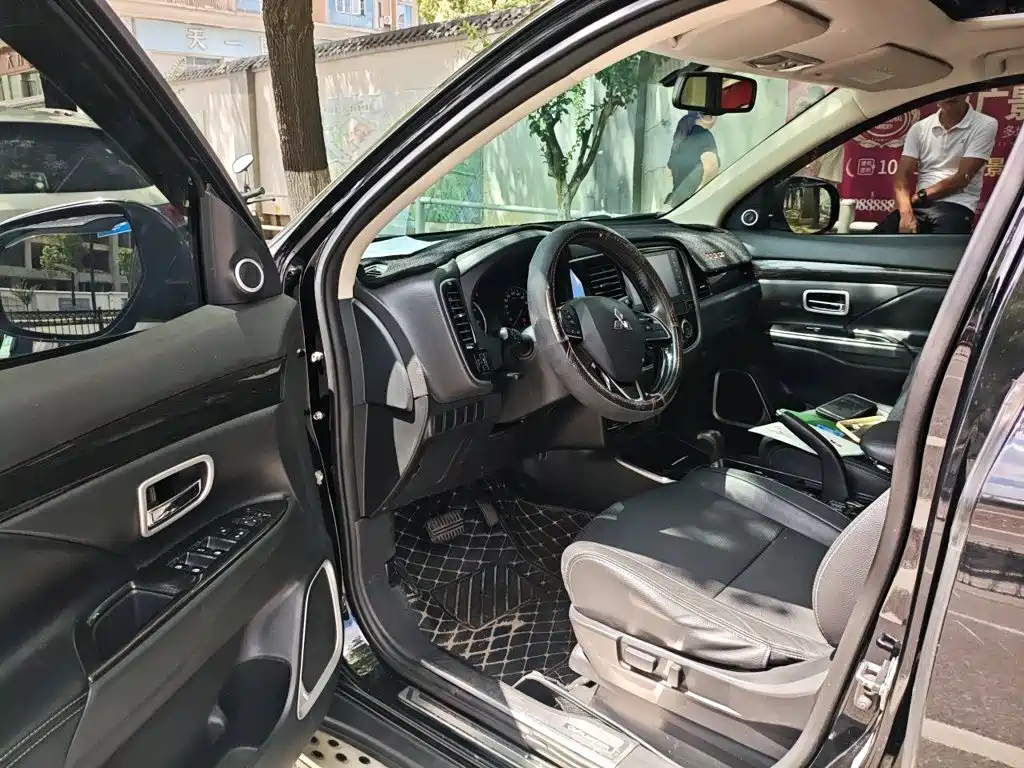 Mitsubishi Outlander — миниатюра 17