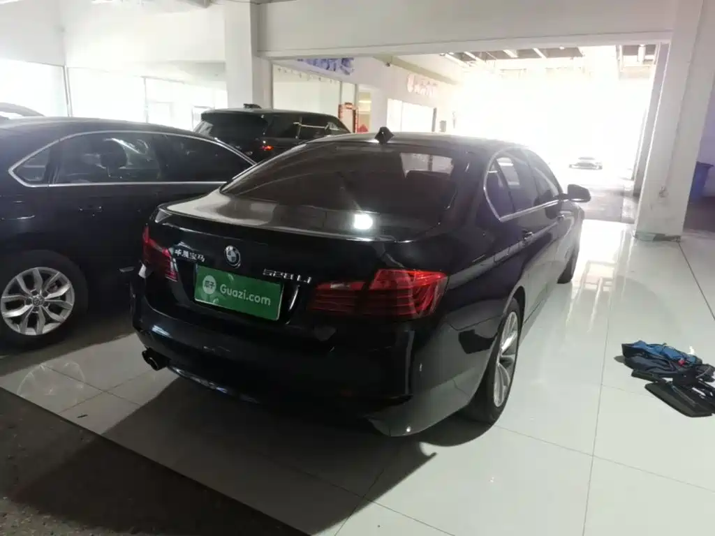 BMW 5 Series — миниатюра 7