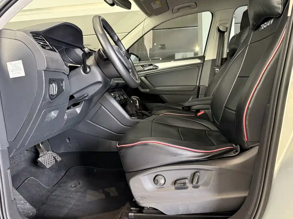 Volkswagen Tiguan L PHEV — миниатюра 4