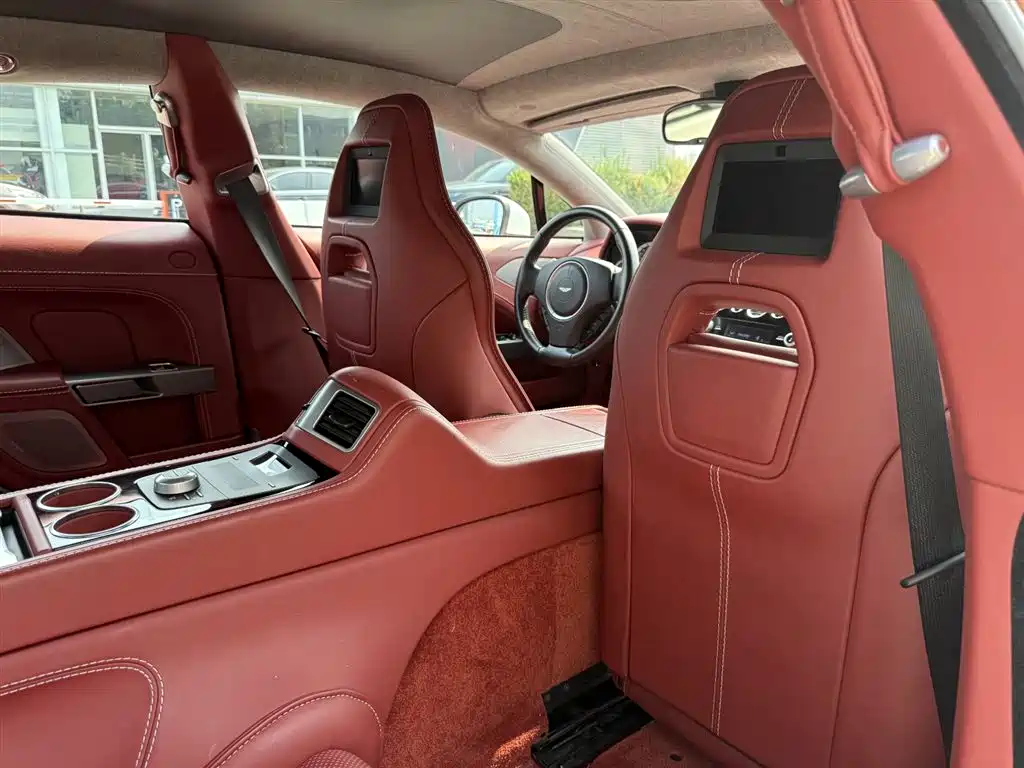 Aston Martin Rapide — миниатюра 14