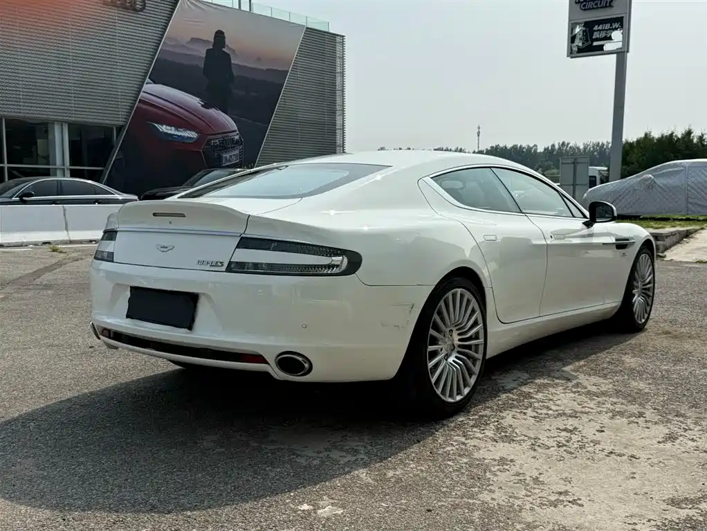 Aston Martin Rapide — миниатюра 8
