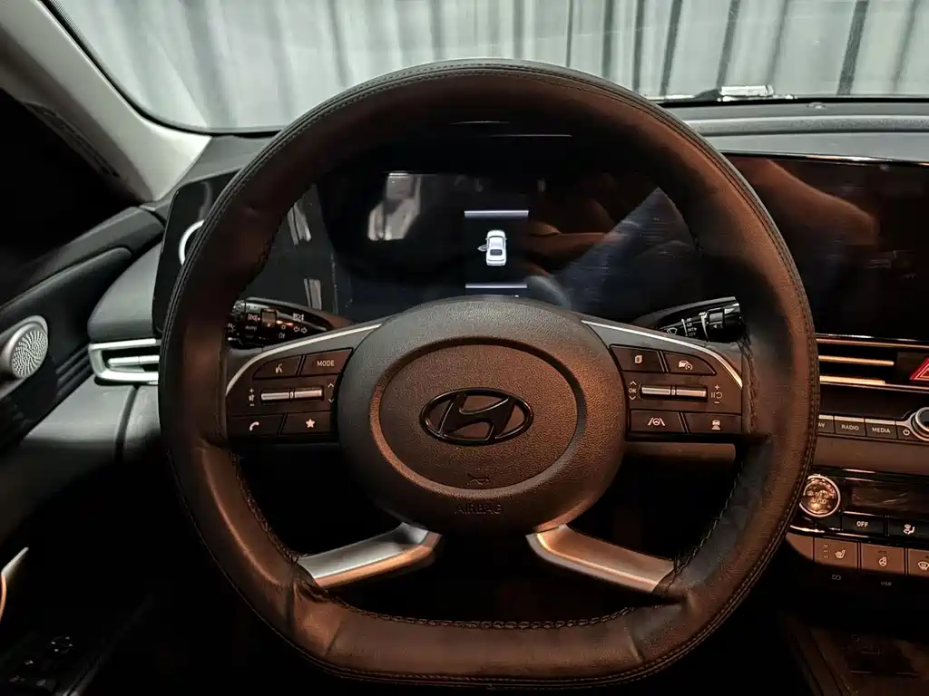 Hyundai Elantra — миниатюра 13