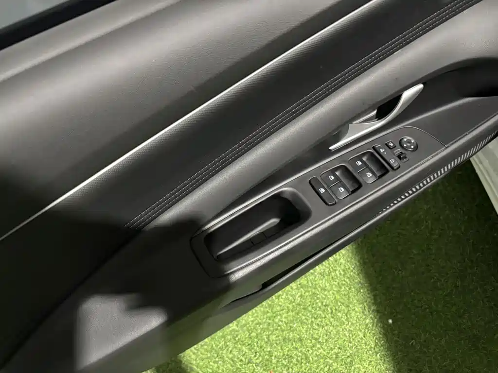 Hyundai Elantra — миниатюра 11
