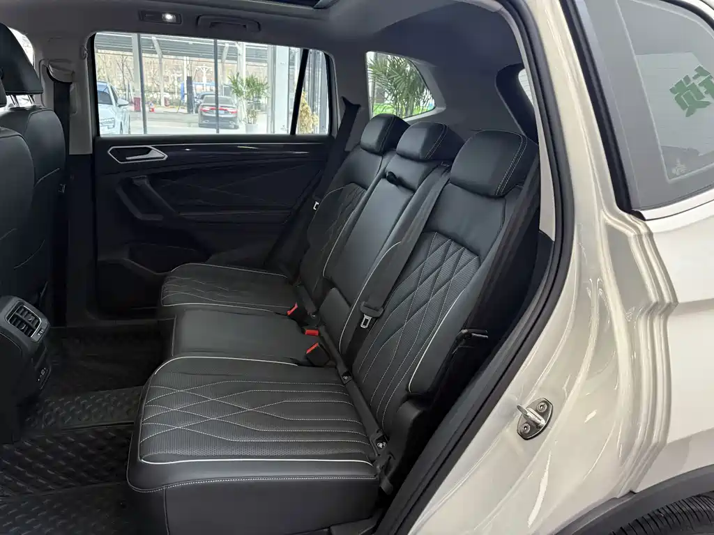 Volkswagen Tiguan L — миниатюра 21