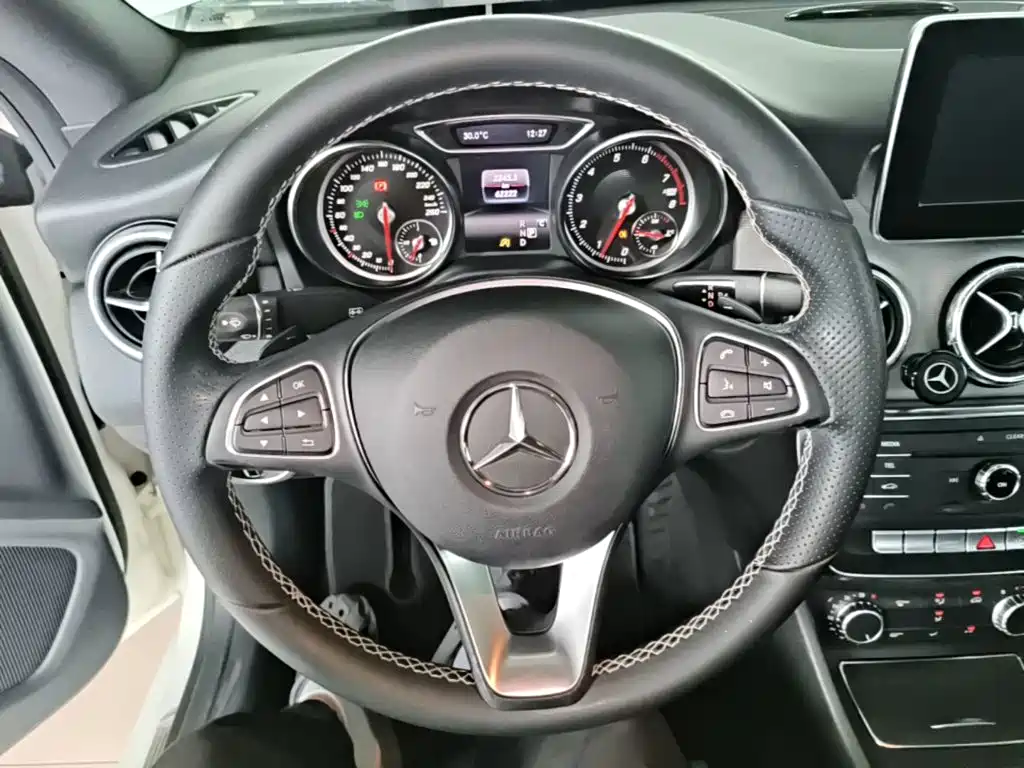 Mercedes-Benz CLA (Import) — миниатюра 11