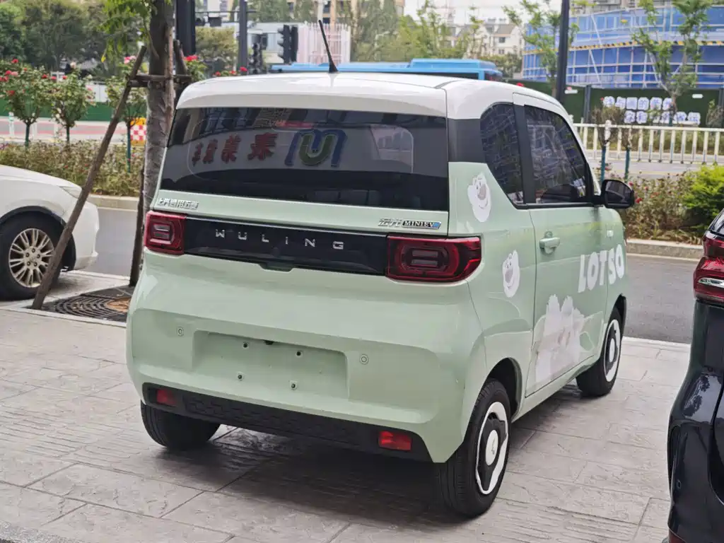 Wuling MINIEV — миниатюра 4