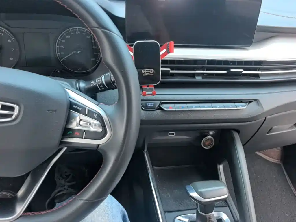 Geely Vision X3 — миниатюра 10
