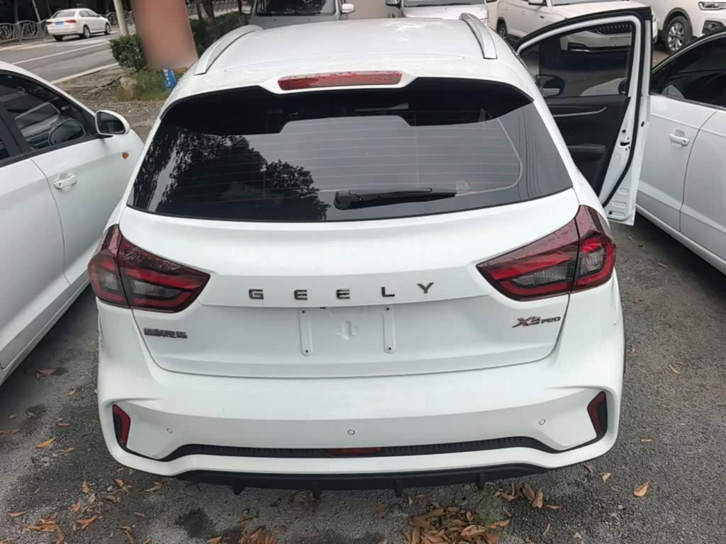 Geely Vision X3 1.5 л 2022 г. Белый, пробег 29300 км