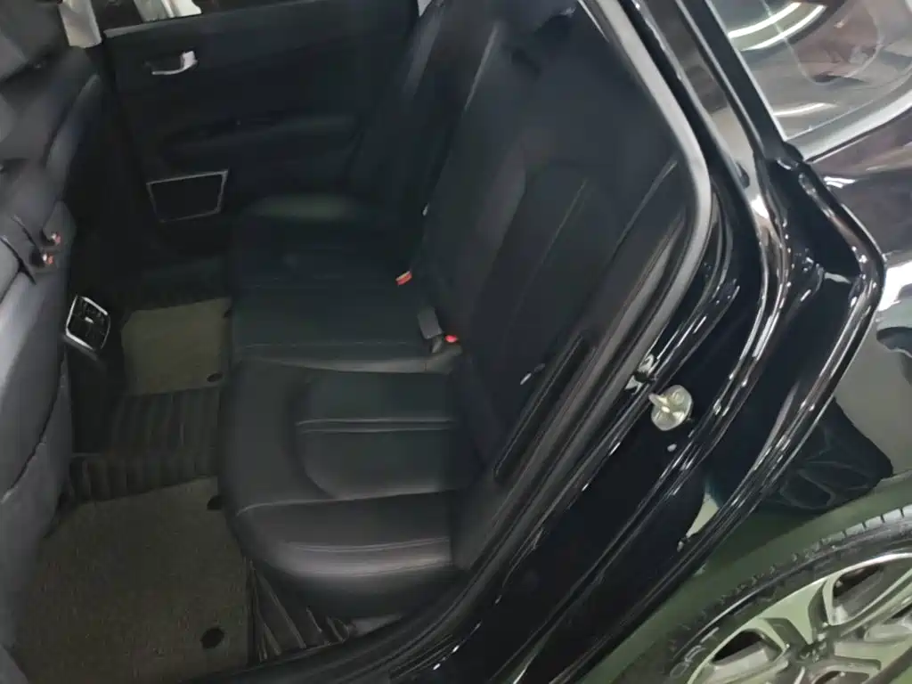 Kia K5 New Energy — миниатюра 17