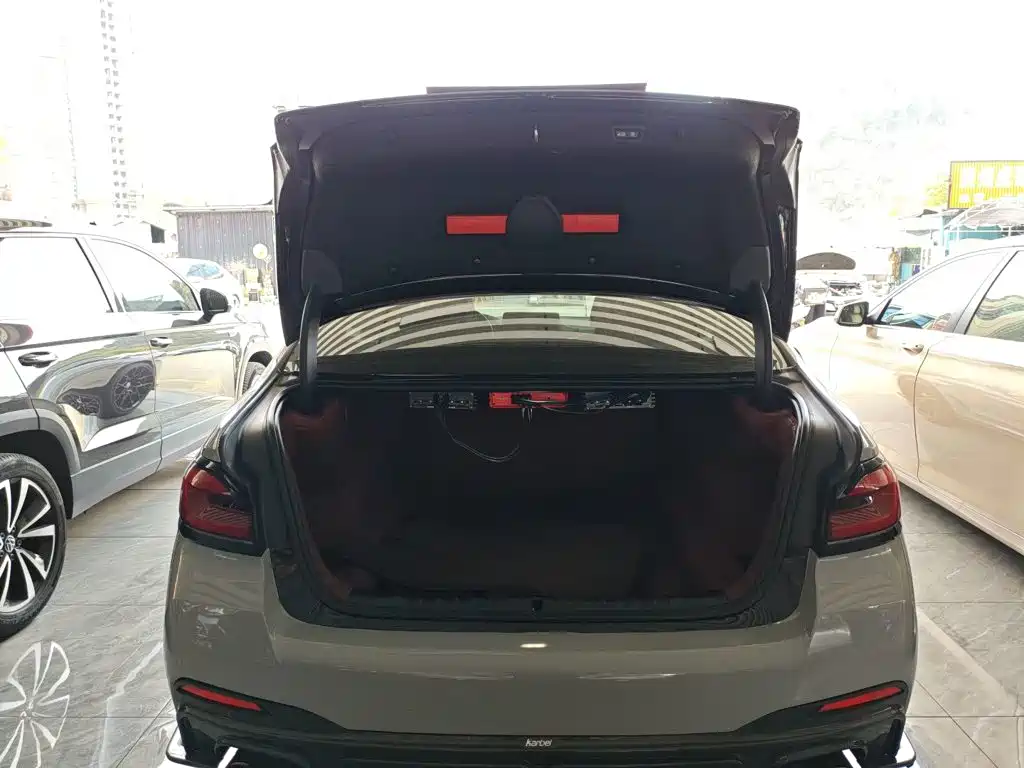 BMW 5 Series — миниатюра 15