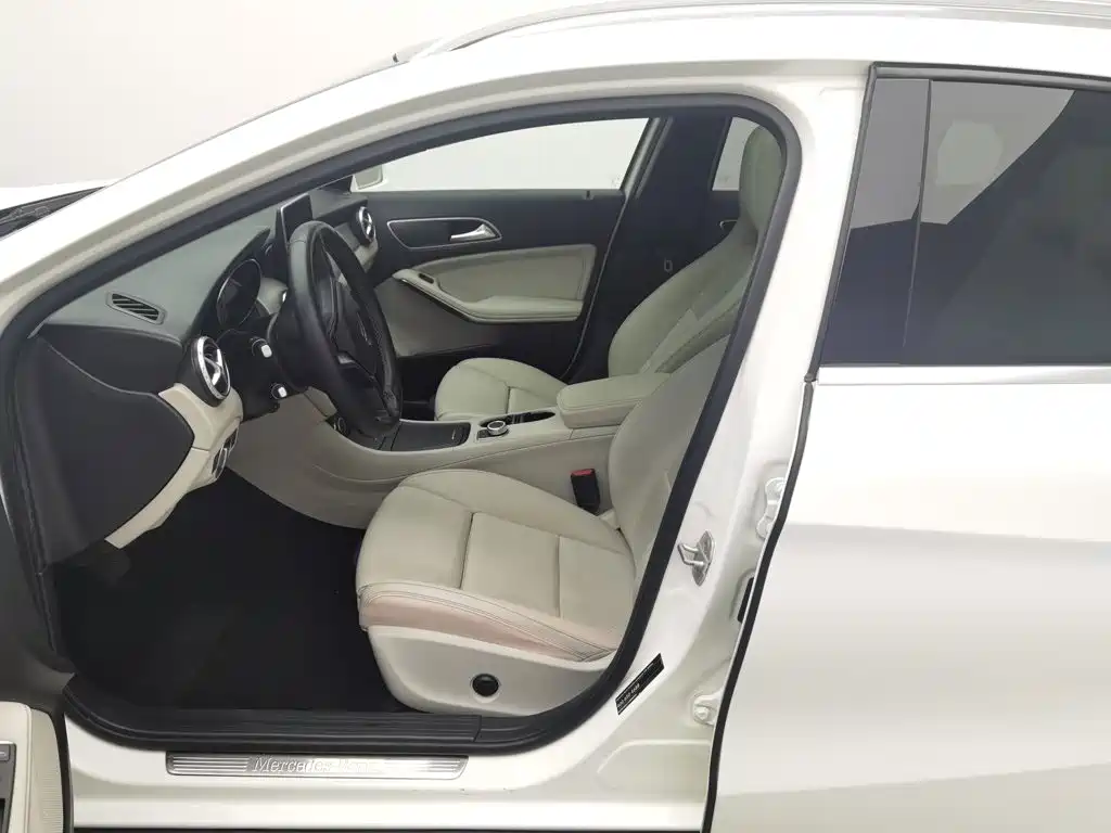 Mercedes-Benz GLA — миниатюра 10