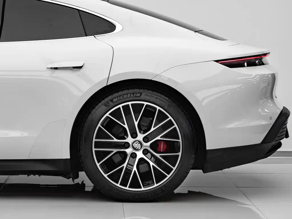Porsche Taycan — миниатюра 10