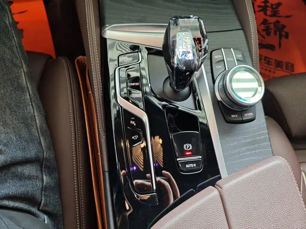 BMW 5 Series — миниатюра 10