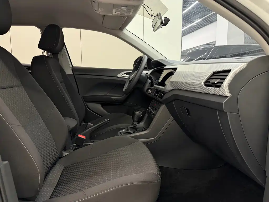 Volkswagen Tacqua 1.5L Auto Joy Connected Edition, фото 17