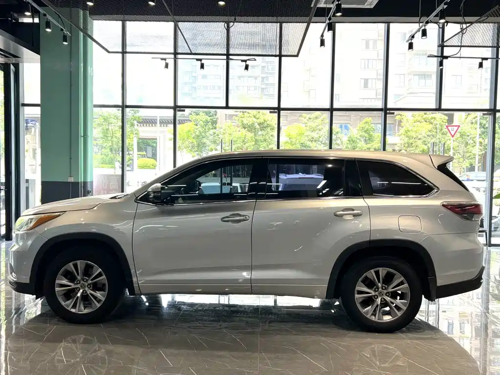 Toyota Highlander — миниатюра 5