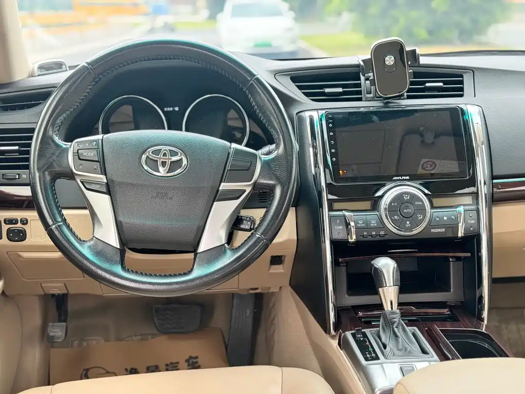 Toyota Reiz — миниатюра 7