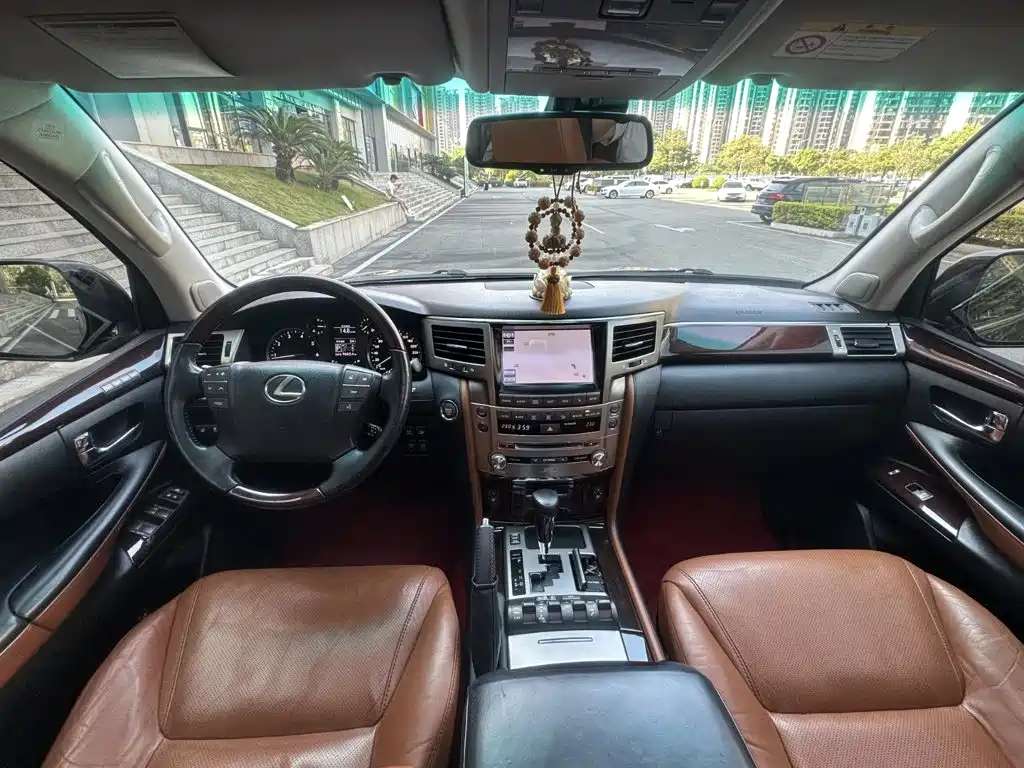 Lexus LX — миниатюра 11