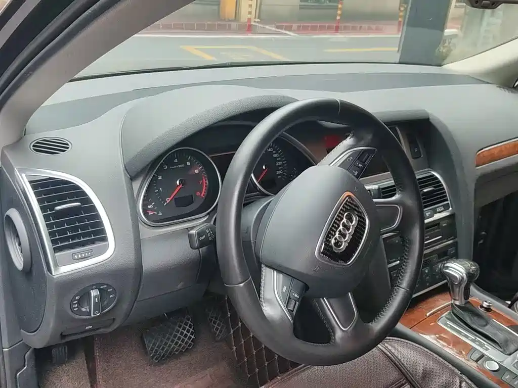Audi Q7 — миниатюра 5