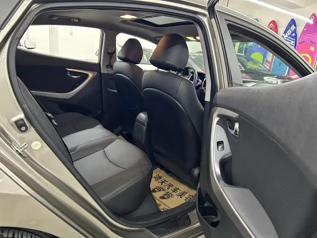 Hyundai Elantra Langdong — миниатюра 10