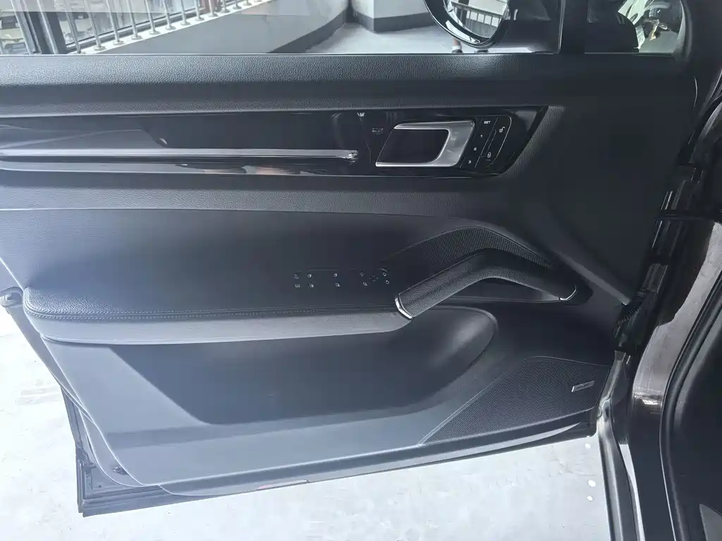 Porsche Cayenne Hybrid — миниатюра 5