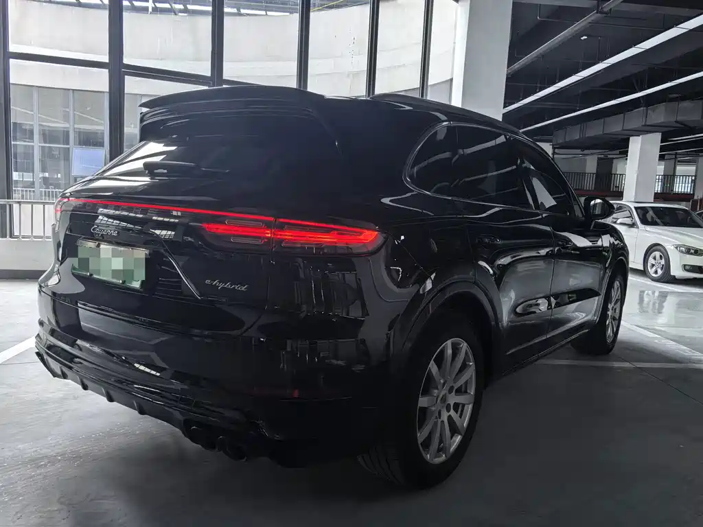 Porsche Cayenne Hybrid — миниатюра 21