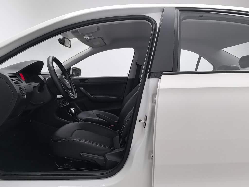 Volkswagen Santana 1.5 л 2022 г. Белый, пробег 30000 км