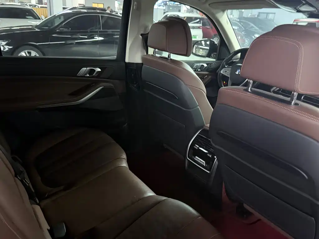 BMW X7 — миниатюра 10