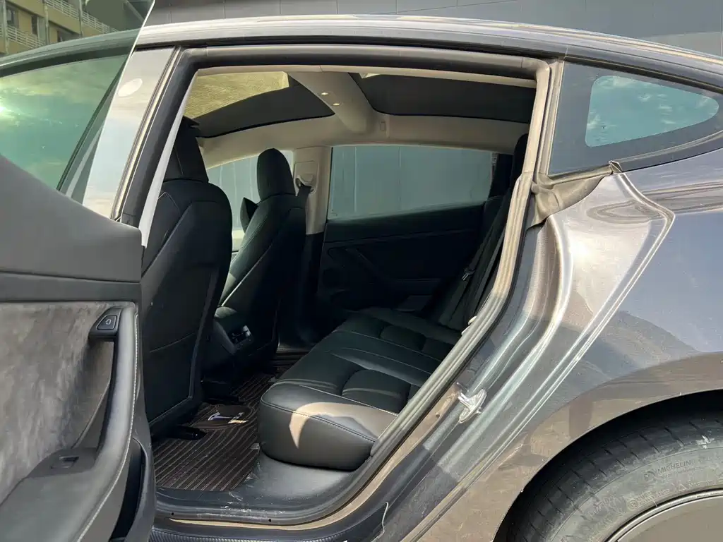 Tesla Model 3 — миниатюра 4