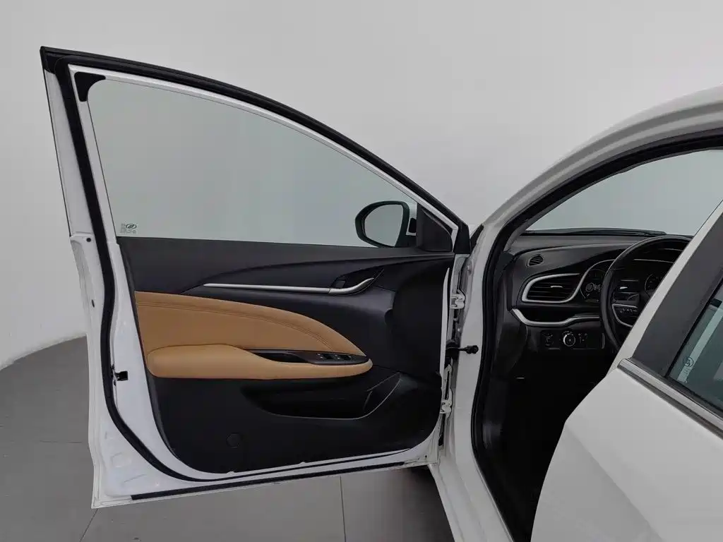 Buick Excelle — миниатюра 8