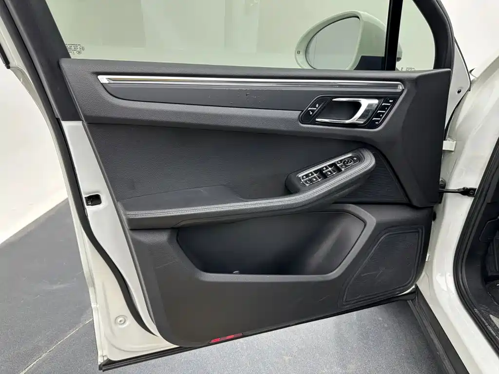 Porsche Macan — миниатюра 12