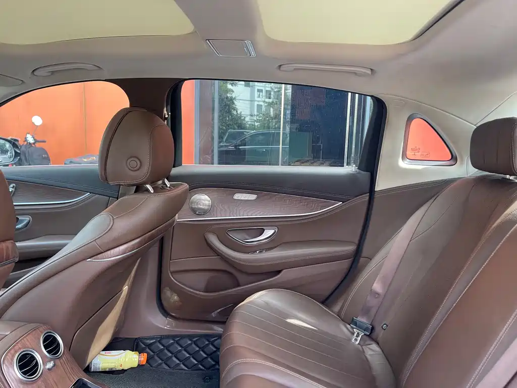 Mercedes-Benz E-Class — миниатюра 26